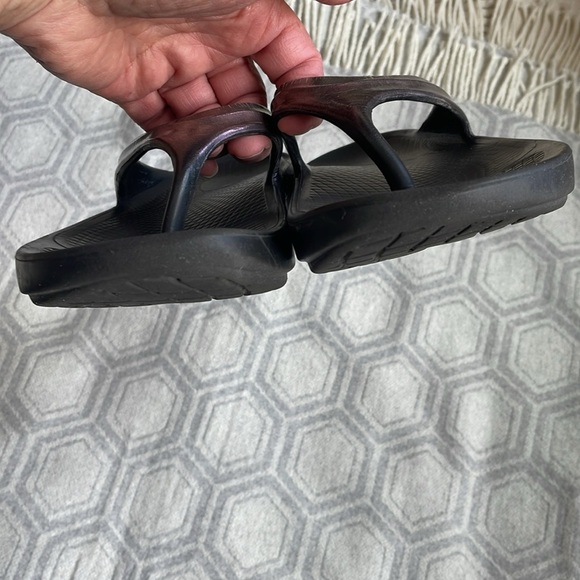 OOFOS Sandals Shoes Recovery “Cabernet”Slip On Sz: 11 - Picture 6 of 9